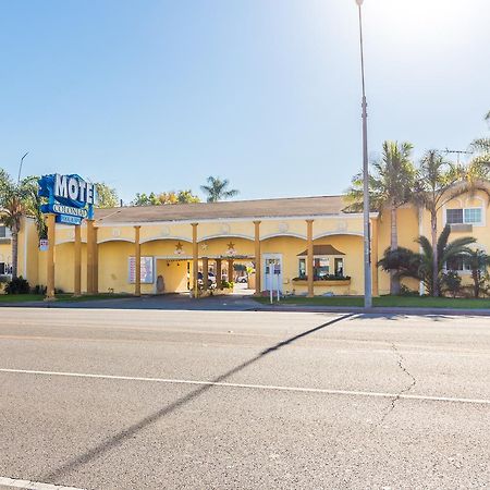 Colonial Pool & Spa Motel Лонг Бийч Екстериор снимка