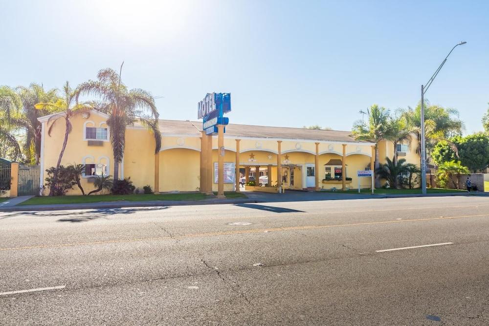 Colonial Pool & Spa Motel Лонг Бийч Екстериор снимка